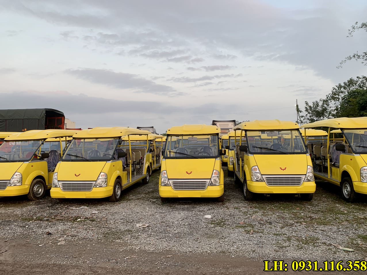 giá xe chở khách du lịch 11 chỗ chạy xăng