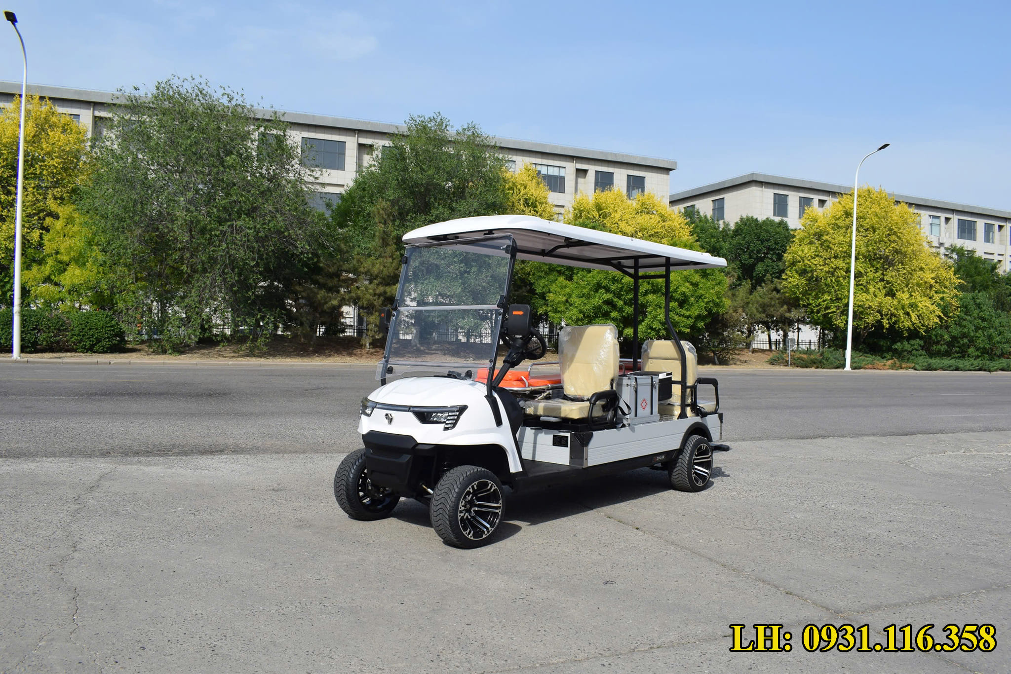 xe buggy chở bệnh nhân