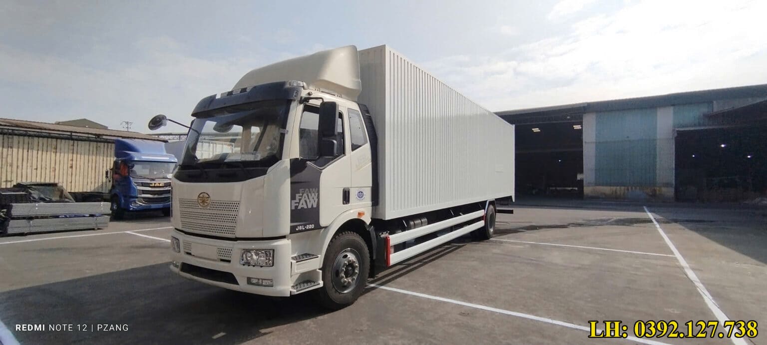 faw 8 tấn thùng kín 3 cửa