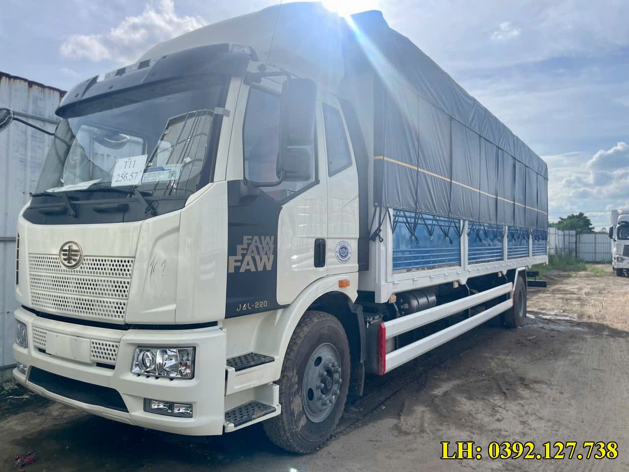 giá xe tải FAW 2 chân J6L
